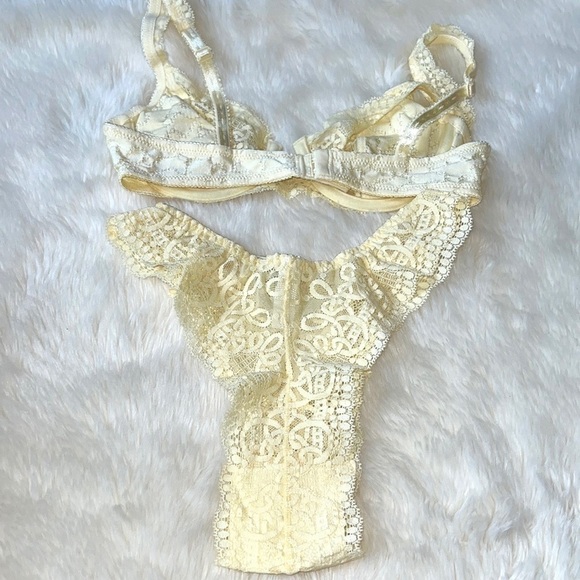 Felina Pastel Yellow Lace Lingerie Set - Picture 2 of 4